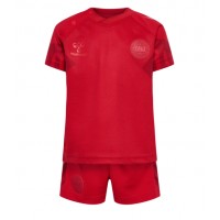 Camisa de Futebol Dinamarca Equipamento Principal Infantil Mundo 2022 Manga Curta (+ Calças curtas)